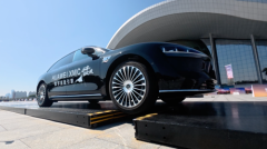 从容，自成一派，华为乾崑HUAWEI XMC全能试驾菁英汇，用科技赋能从容出行的“